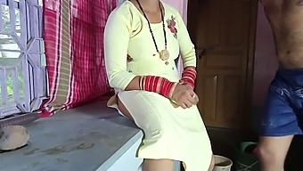 Cô Gái Desi Bị Đụ Lồn Chặt Trong Nhà Bếp