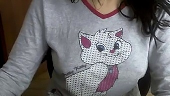 A Charming Turkish Cam Girl'S Solo Performance