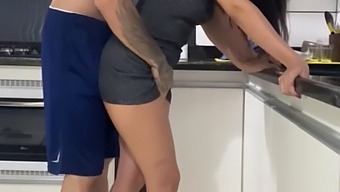 Cuộc Gặp Gỡ Thân Mật Với Vợ Tôi Trong Nhà Bếp - Onlyfans