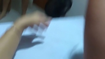 Муж Чисти Женину Пичку Језиком Након Чина Рогоње И Мокрења.