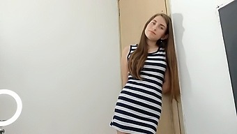 Bố Kế Và Con Gái Kế Thỏa Mãn Nhau Bằng Cách Quan Hệ Tình Dục.